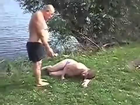 Толпой трахают старую женщину 92