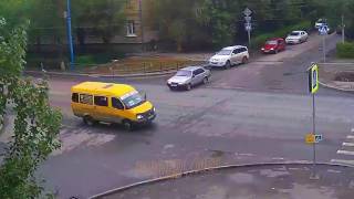 Видео ДТП (авария г. Волжский) пр. Ленина ул. Комсомольская 28-09-2016 08-52 от powernet.com.ru, Комсомольская улица, Волжский, Россия
