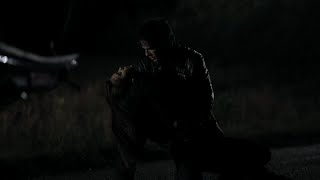 Damon & Elena - 1x11 #1 ( Damon saves Elena and carries her )