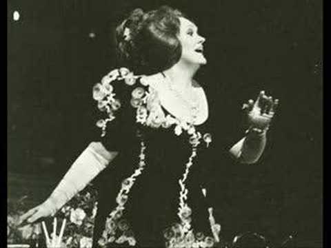 the great american coloratura soprano Jeanette Scovotti performs the Queen