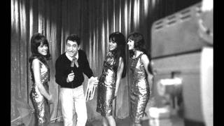 Watch Ronettes Here I Sit video