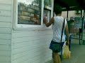 парень без страха купить презерватив... 