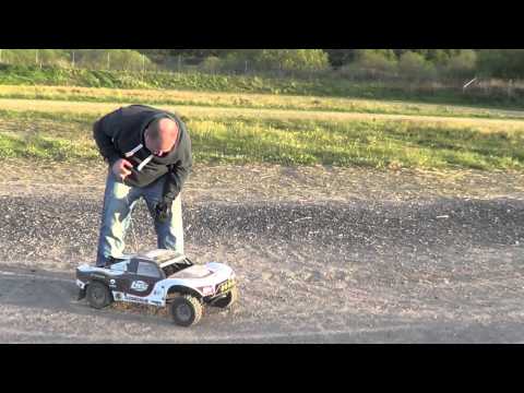 LOSI 5IVE T FIRST RUN. 1-5TH SCALE 2 STROKE 26CC 1080P