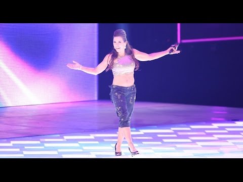WWE RAW 10/04/2017│Mickie James return to WWE RAW