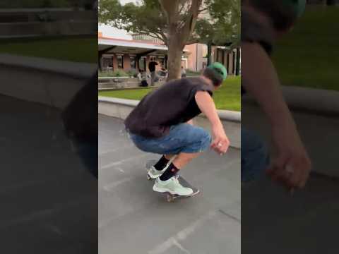 Olli finds a proper skate plaza in Aus #pizzaskateboards #skateboarding