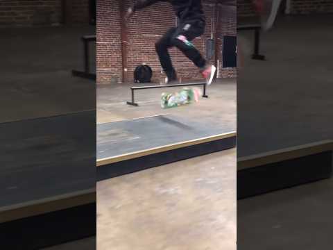 Da skate trap clips from down town Los Angeles #skateclipsdaily #skateboarding #miniramp #skate