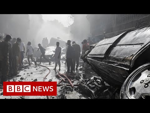 Pakistan International Airlines passenger plane crashes in Karachi - BBC News