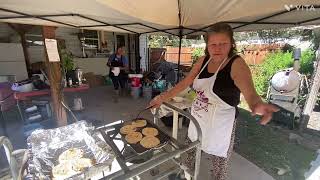 Asiendo Pupusas Al Aire Libre