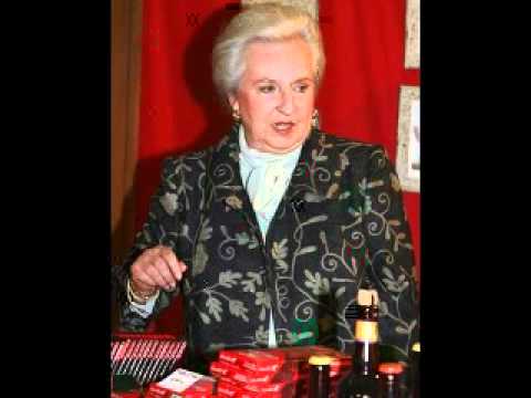La infanta Pilar de Borbón pillada hablando de Letizia y de Urdangarín - 17/11/2011