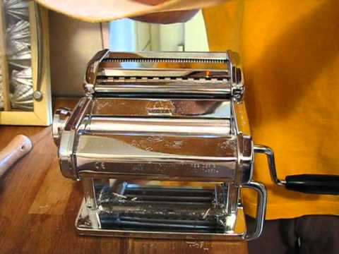VIDEO : using the marcato atlas pasta machine 150 - for my full review and buying advice visit http://www.pasta-for my full review and buying advice visit http://www.pasta-recipes-made-easy.com/atlas-for my full review and buying advice v ...
