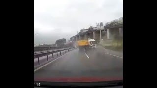 Hafriyat Kamyonunun Makaslama Anı The Accident Of Excavation Trucks İstanbul