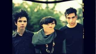 Watch Yeah Yeah Yeahs Graveyard video