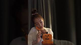 Taeyeon playing a Violin... 😂