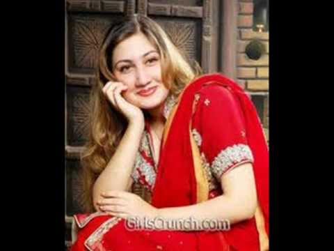 LAL LAL KURTI ME GORA SA BADAN SUPERTONE