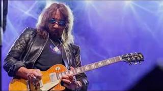 Watch Ace Frehley Something Moved video