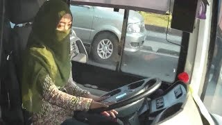 Awek Tudung Purdah Cun Jadi Driver Bas 2 Tingkat