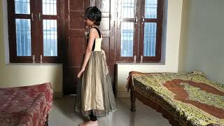 Small girl is dancing on song Dil Dooba