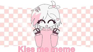 Kiss me meme😘