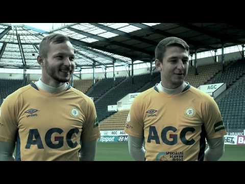 Jan Krob a Tom Vondrek vs. Ladislav Kepela ve stolnm fotblku (29.10.2015)