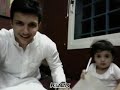 يهمز رجل اخته الصغيره