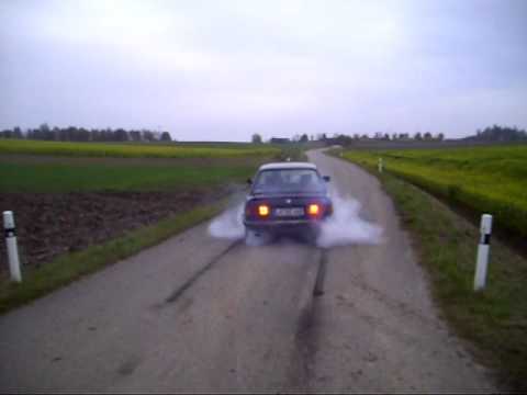 BMW 320i E30 Burnout