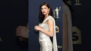 American Actress Alexandra Daddario Best Dresses Collection