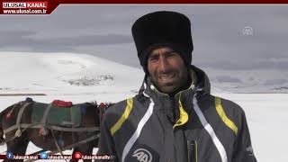 Buz Kırıp Balık Avlıyorlar