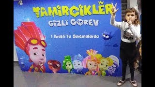 Mark Antalyada Tami̇rci̇kler Fi̇lmi̇ni̇ İzli̇yoruz, Eğlenceli Çocuk Videosu