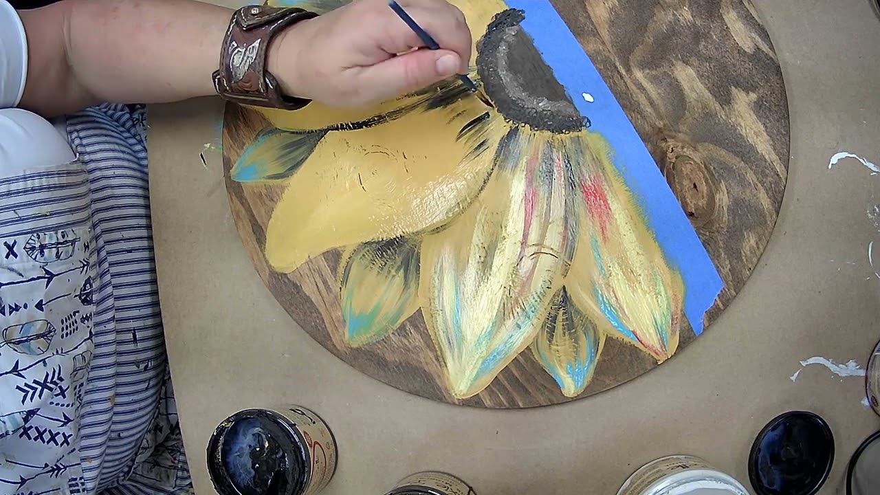 Painting a Sunflower on a Welcome Door Hanger tutorial