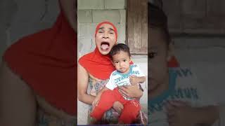 Vidio Lucu , Ibu Ibu Banci , Nyusu Anaknya