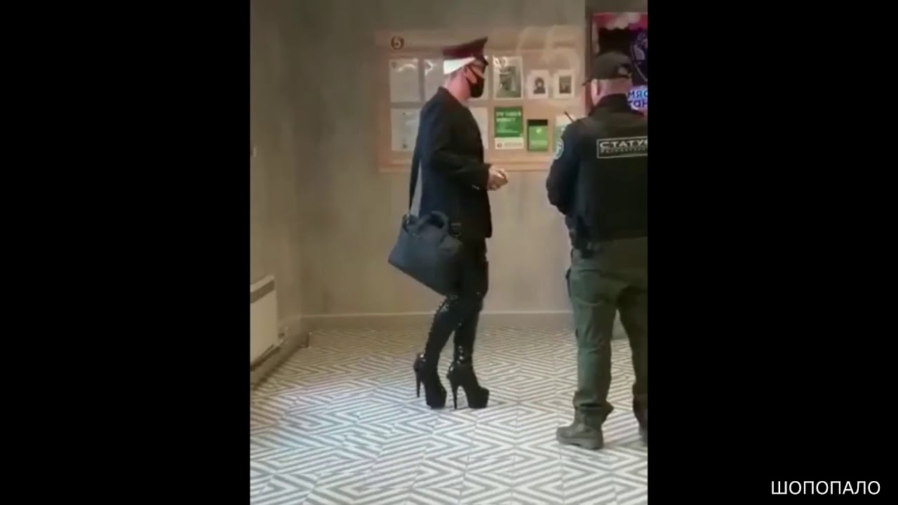 Анальный секс с охранником возле офиса
