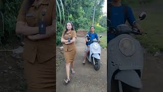 Bu Lurah Di Jarak I Kabol