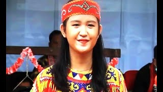 Gadis Dayak Pedalaman