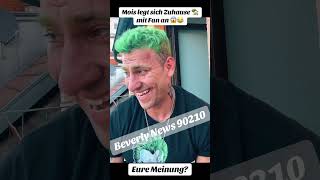 Mois Legt Sich Zuhause Gegen Fan An