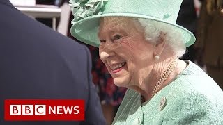 'You can't cheat?' asks Queen at check-out - BBC News