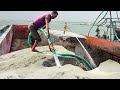 Unloading Giant Ship Full of Sand With a Genius Technique