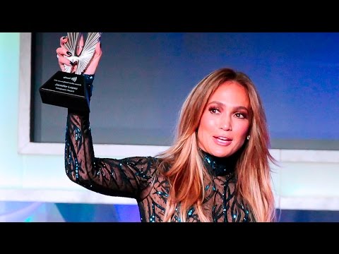 Rita Moreno presents Vanguard Award to Jennifer Lopez at there #glaadawards Rita Moreno presents Vanguard Award to Jennifer Lopez at there #glaadawards klip izle