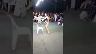 Sünnet Düğününde oynayan kadın. Sünnet Düğününde erotik dans
