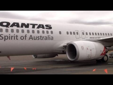 VH-VXN Qantas Boeing 737-800 Take Off Ayers Rock Connellan Airport to Sydney Uluru