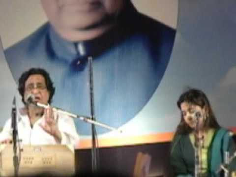 Pt.Hridaynath Mangeshkar and Radha singing Majhe rani majhe...