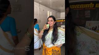 ദഹ മററൻ മര വളള കടകകനന നല നമപയര കണട Nila Nambiar