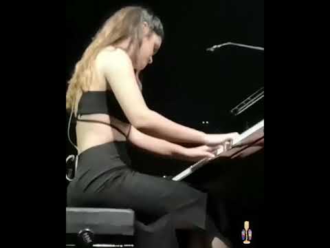 Amaia -“Canción inédita”. Teatre Liceu Bcn (20/12/2019). Amaia -“Canción inédita”. Teatre Liceu Bcn (20/12/2019).