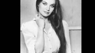 Watch Crystal Gayle Ready For The Times To Get Better video