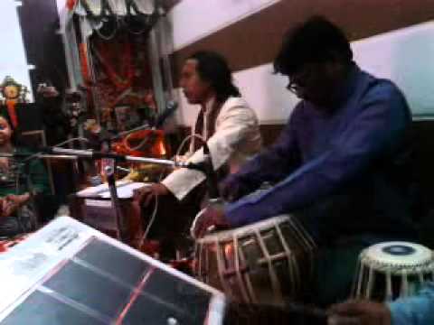 dum-dum dumroo baje