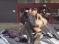 Mega rissa tra donne e una rimane nuda a Cinecittà Due