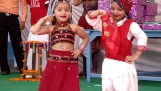 dance performance on kajra mohabbat wala......by d.a.v. school kids,paonta sahib.