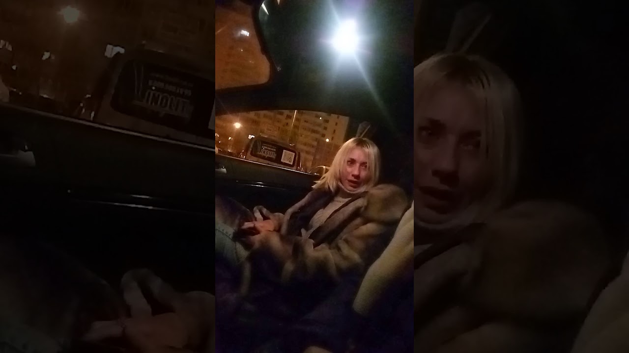 Таксист вылизал киску сочной пассажирки и трахнул блондинку