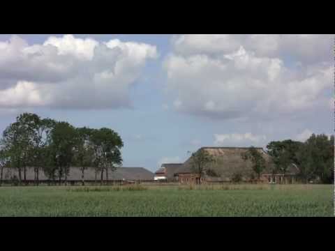 Iets boven Groningen ligt het Hoogeland. Hier kun je je laten inspireren door een onbegrensd landschap met authentieke dorpen en eeuwenoude kerken of door ei...