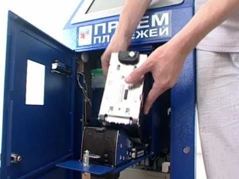 Сын держит на руках маму свою Сын держит на руках маму свою
