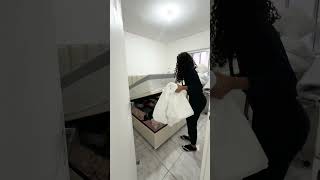 Arrumando A Cama Morando Sozinha